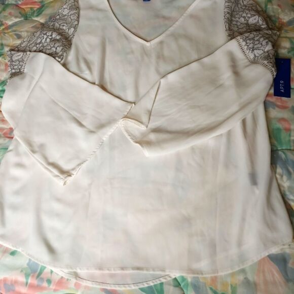 NWT APT.9 M White Bell Longsleeves V-neck Lace Women's Top Blouse - Picture 1 of 11